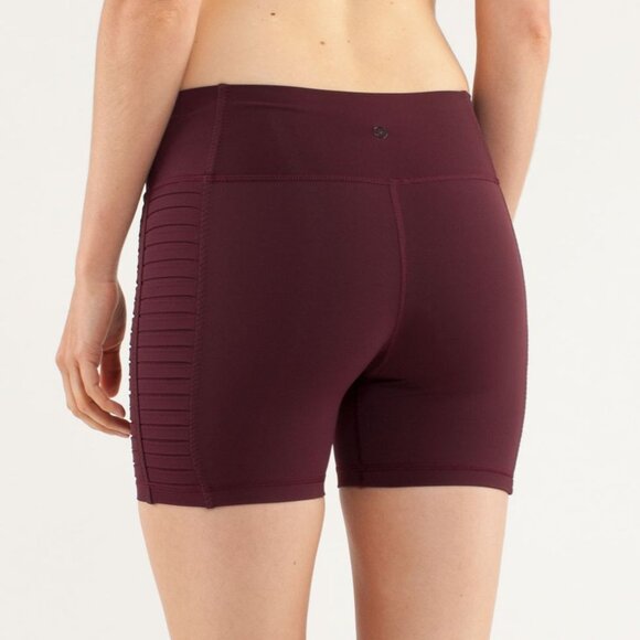 NWOT - Lululemon Breath Of Fire Short (US 6) - Bordeaux Drama - Picture 1 of 12